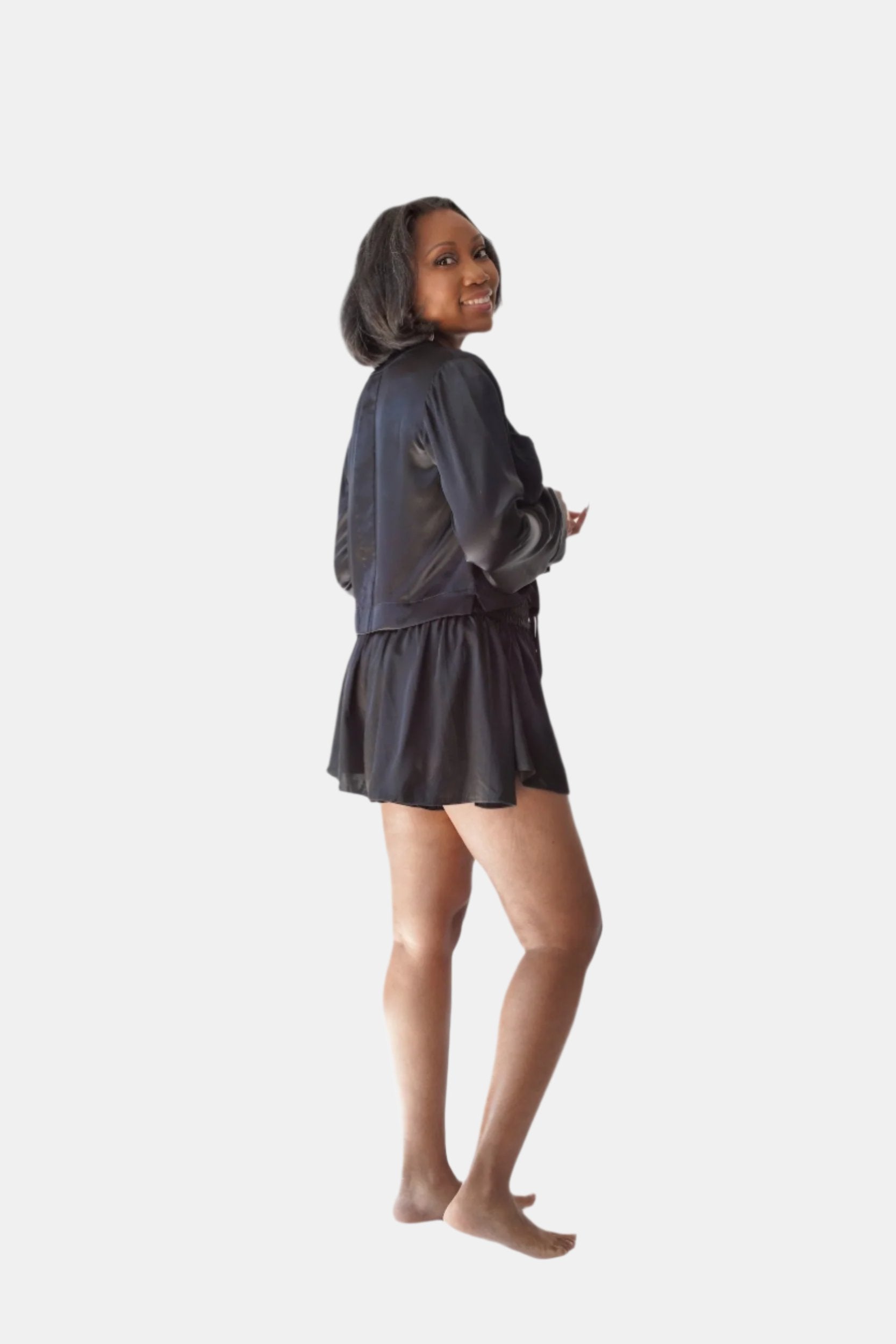 made in the softest washed silk charmeuse, this hidden button front cropped sleep shirt can be worn as a pajama top or shirt, in and outside of the boudoir wear with a je mérite coordinating bottom  soft collar v-neck neckline subtle slits at sides cropped just below the belly button  washed 100% silk charmeuse  designed and made in new york city, new york - available in 0/2-20/22