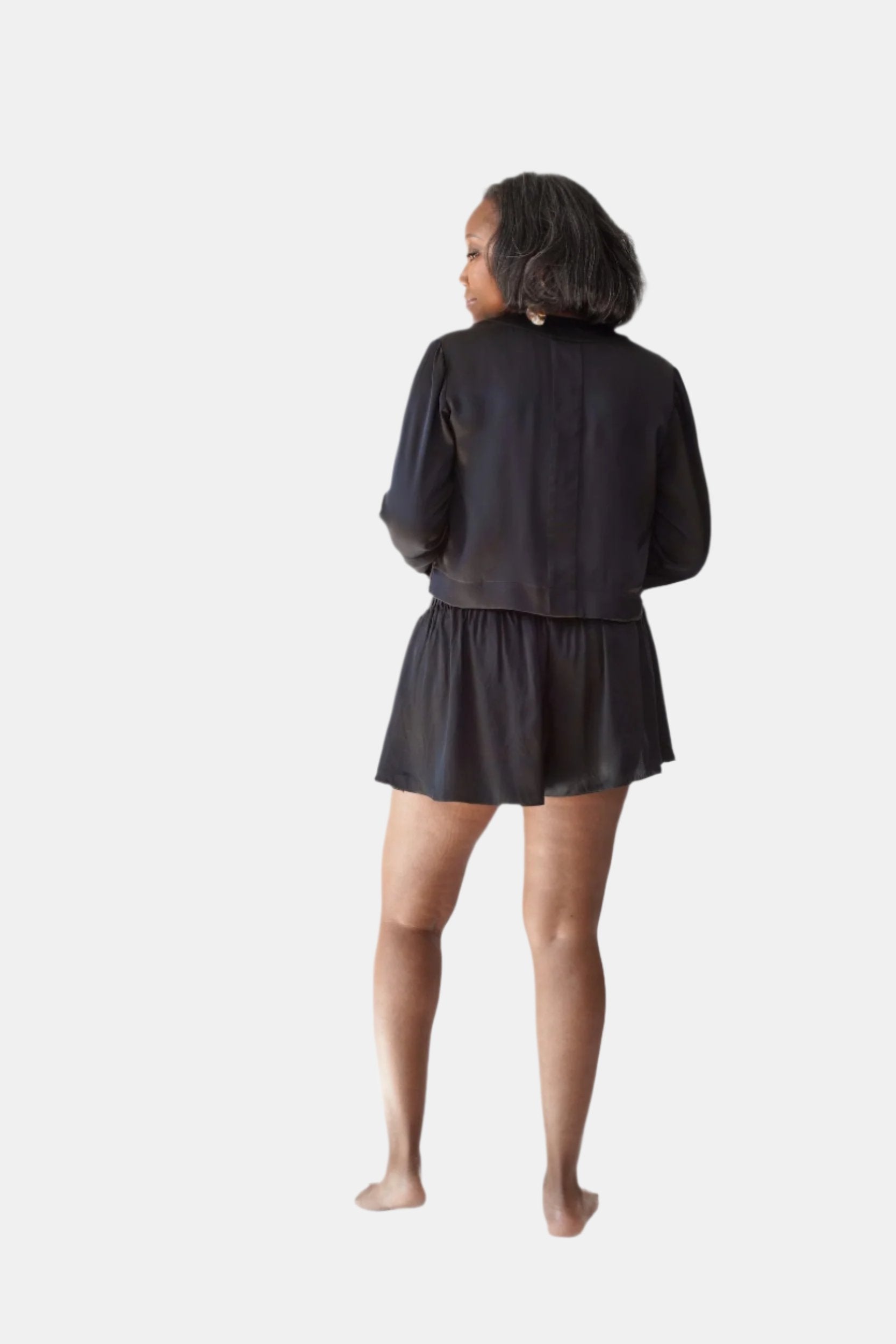 made in the softest washed silk charmeuse, this hidden button front cropped sleep shirt can be worn as a pajama top or shirt, in and outside of the boudoir wear with a je mérite coordinating bottom  soft collar v-neck neckline subtle slits at sides cropped just below the belly button  washed 100% silk charmeuse  designed and made in new york city, new york - available in 0/2-20/22