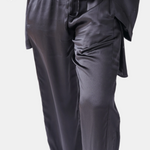 made in the softest washed silk charmeuse, this tuxedo pajama pant has an elastic waistband and drawstring closure  wear with a je mérite coordinating top or your favorite lingerie  wide elastic waist with drawstring closure pockets sits at natural waist tuxedo panels wide leg  washed 100% silk charmeuse designed and made in new york city, new york - available in 0/2-20/22
