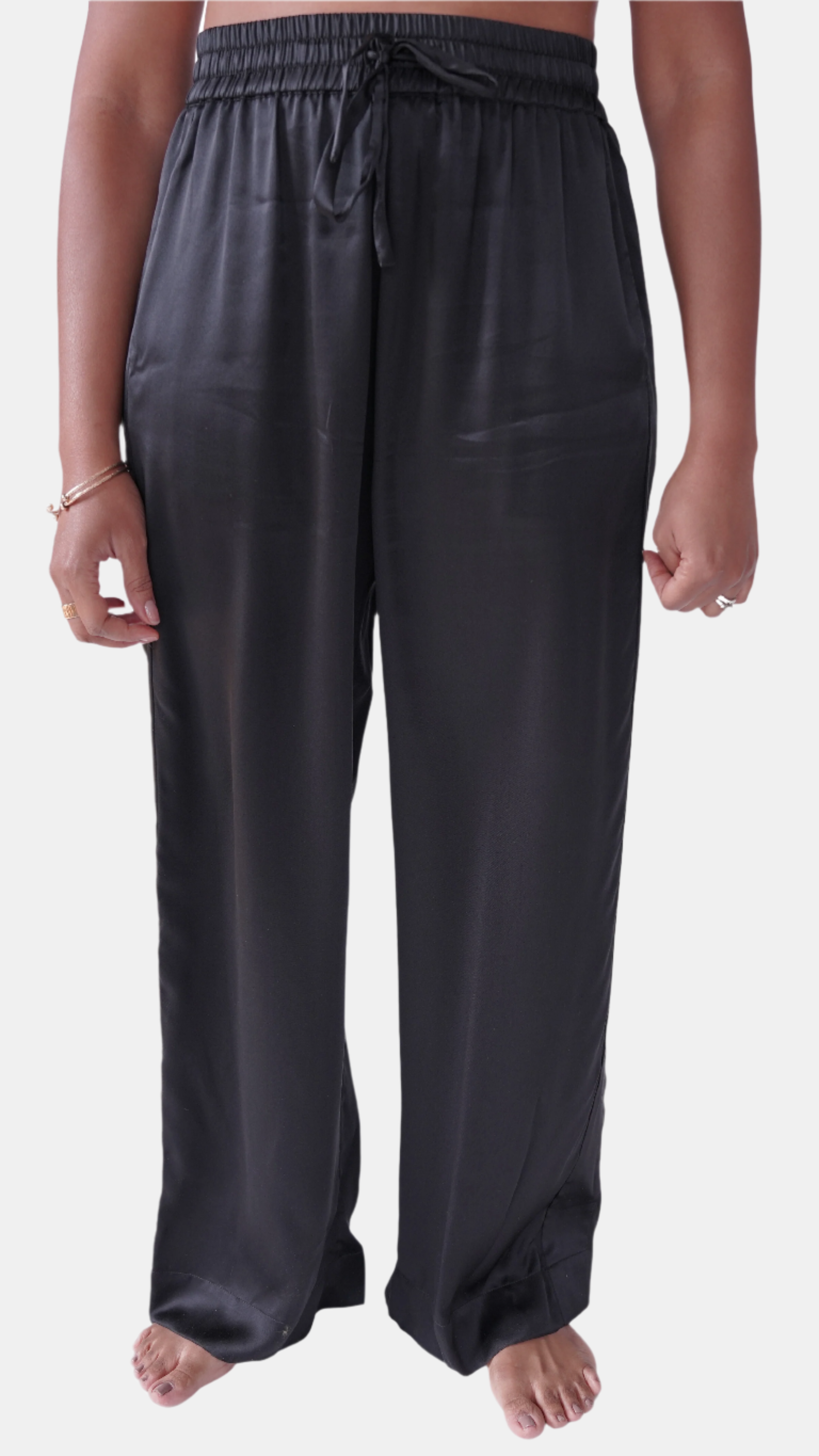made in the softest washed silk charmeuse, this tuxedo pajama pant has an elastic waistband and drawstring closure  wear with a je mérite coordinating top or your favorite lingerie  wide elastic waist with drawstring closure pockets sits at natural waist tuxedo panels wide leg  washed 100% silk charmeuse designed and made in new york city, new york - available in 0/2-20/22