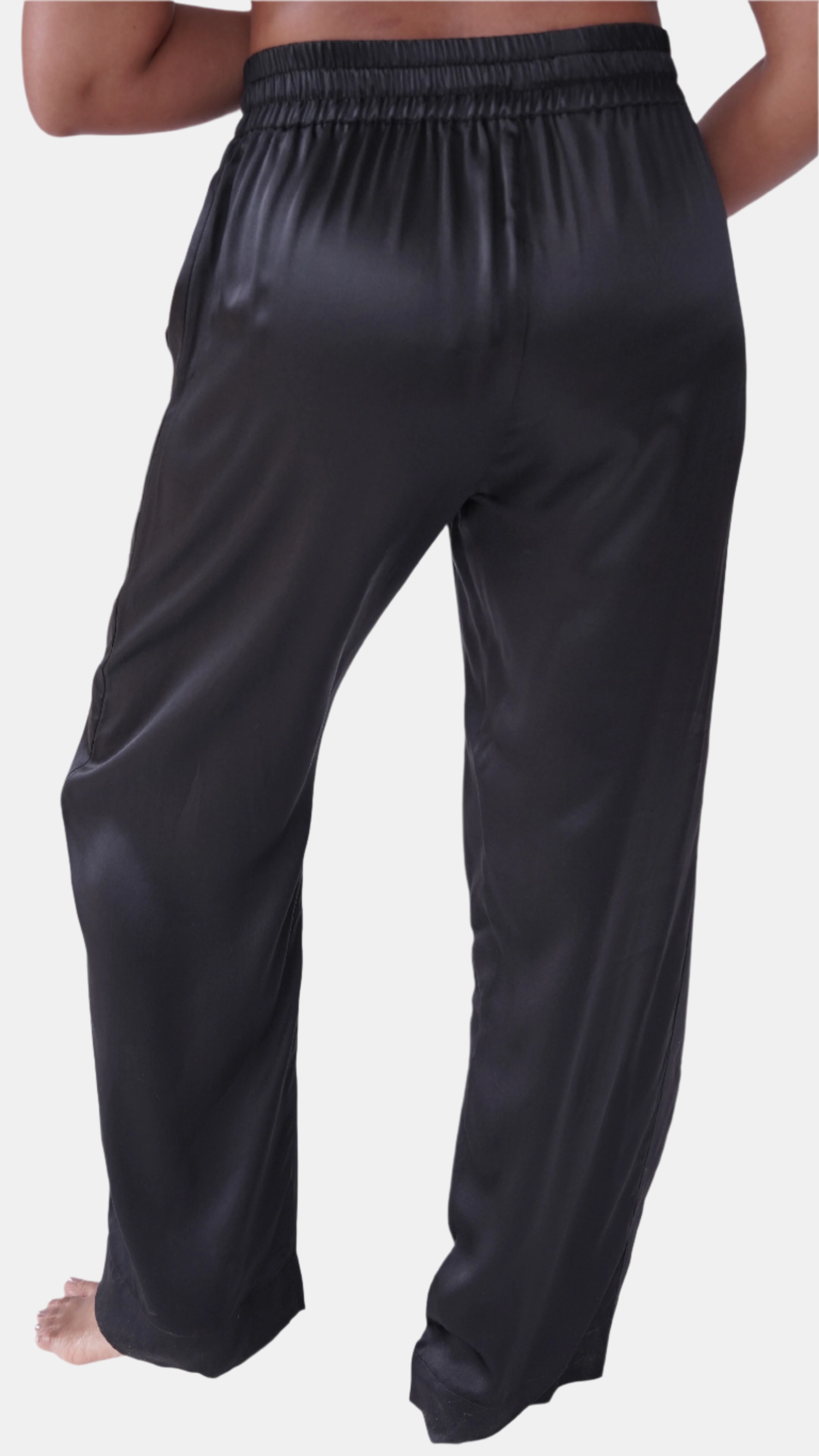 made in the softest washed silk charmeuse, this tuxedo pajama pant has an elastic waistband and drawstring closure  wear with a je mérite coordinating top or your favorite lingerie  wide elastic waist with drawstring closure pockets sits at natural waist tuxedo panels wide leg  washed 100% silk charmeuse designed and made in new york city, new york - available in 0/2-20/22