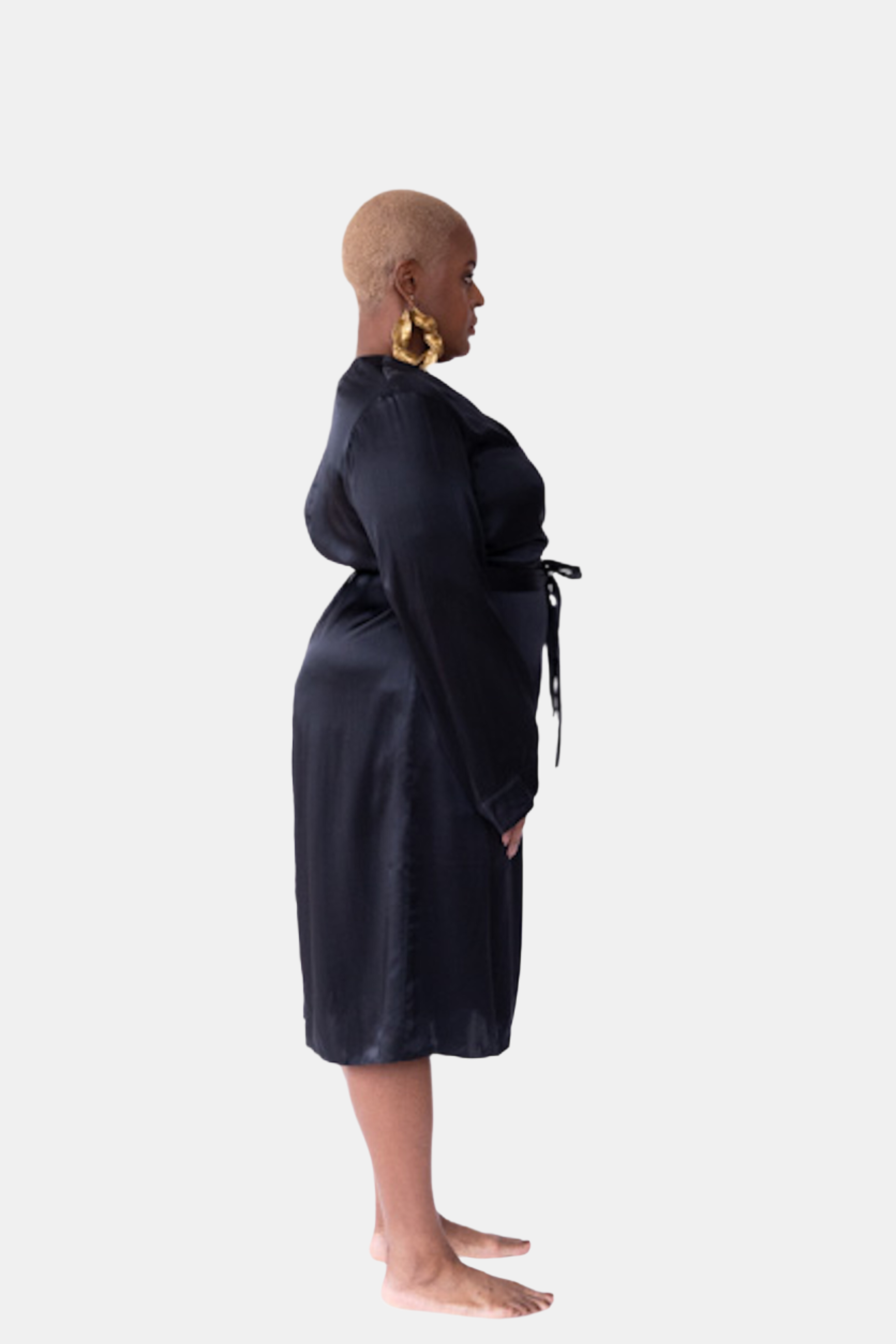 made in the softest washed silk charmeuse, this double-breasted wrap robe has long bell sleeves  wear barefoot, with a soft fuzzy slipper for a night in, or a strappy heel for a night on the town  soft collar wrap belt (not removable) relaxed fit midi length  washed 100% silk charmeuse  designed in new york city, new york made in new york city, new york   size details - available in 0/2-20/22